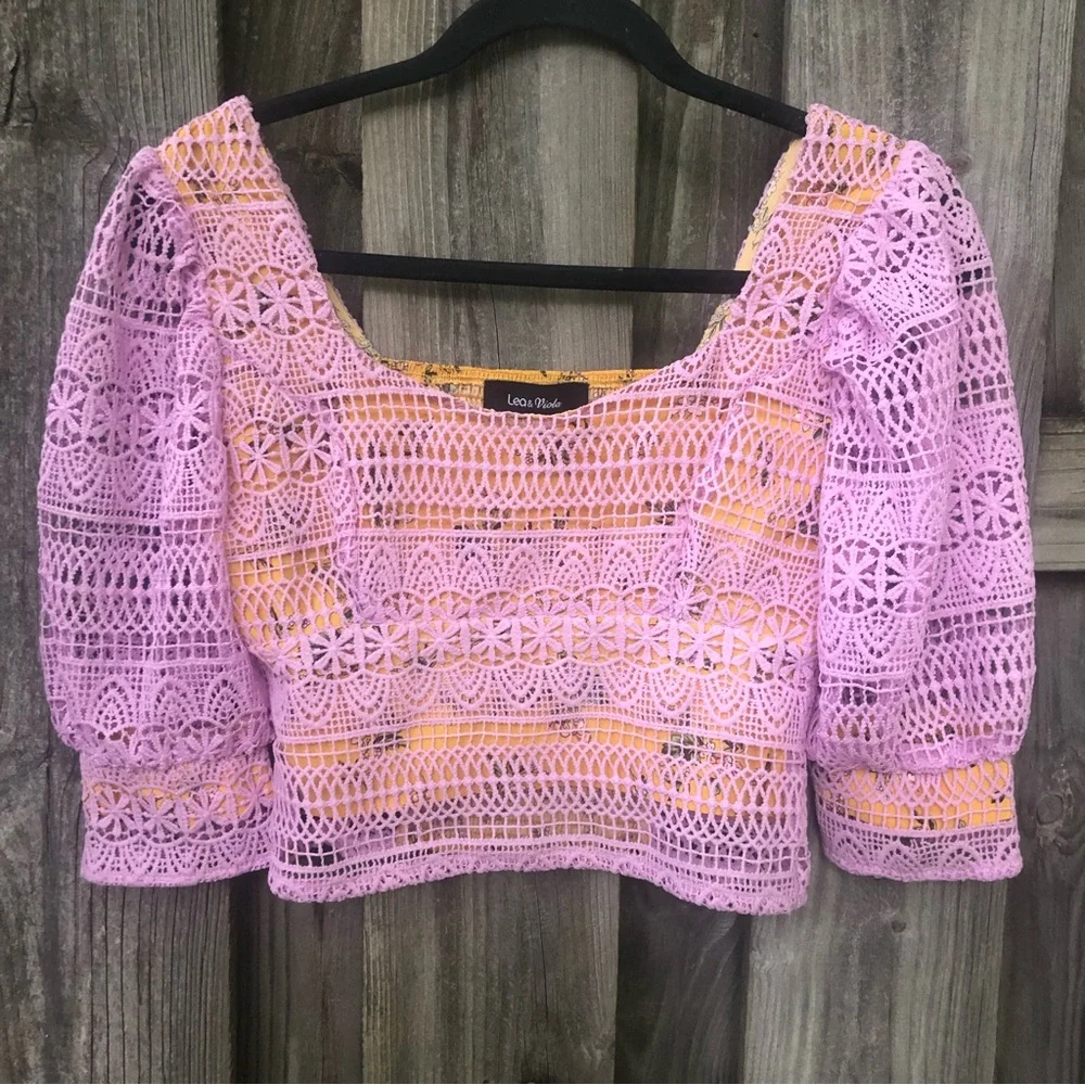 Lea & Viola overlay puff sleeve cropped top.